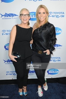 Rachael Harris feet photo thumbnail