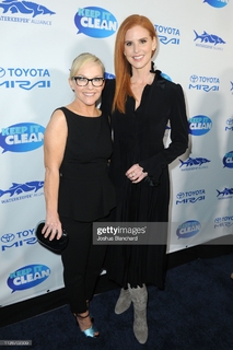 Rachael Harris feet photo thumbnail