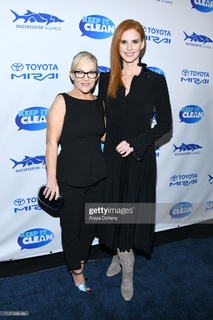 Rachael Harris feet photo thumbnail