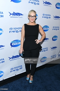 Rachael Harris feet photo thumbnail