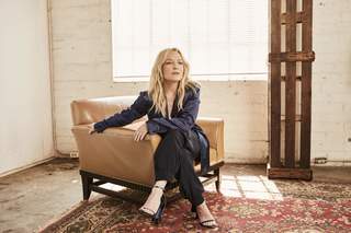 Rachael Harris feet photo thumbnail