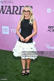 Rachael Harris feet photo thumbnail