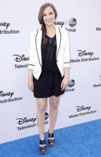 Rachael Leigh Cook feet photo thumbnail
