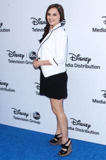 Rachael Leigh Cook feet photo thumbnail