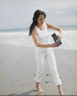 Rachael Leigh Cook feet photo thumbnail