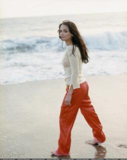 Rachael Leigh Cook feet photo thumbnail