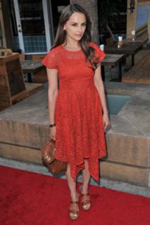 Rachael Leigh Cook feet photo thumbnail