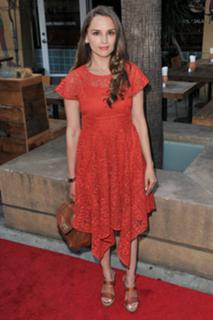Rachael Leigh Cook feet photo thumbnail
