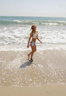 Rachael Leigh Cook feet photo thumbnail