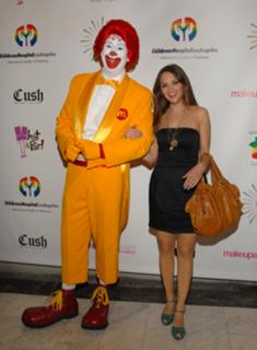 Rachael Leigh Cook feet photo thumbnail