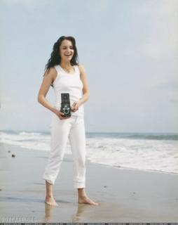 Rachael Leigh Cook feet photo thumbnail