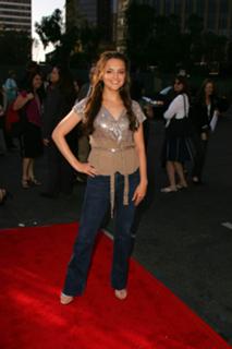 Rachael Leigh Cook feet photo thumbnail