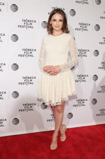 Rachael Leigh Cook feet photo thumbnail