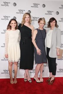 Rachael Leigh Cook feet photo thumbnail