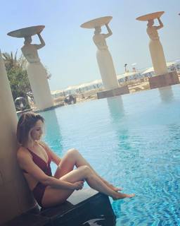 Rachael Leigh Cook feet photo thumbnail