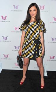Rachael Leigh Cook feet photo thumbnail