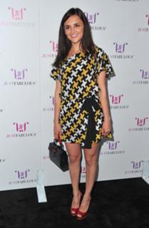 Rachael Leigh Cook feet photo thumbnail