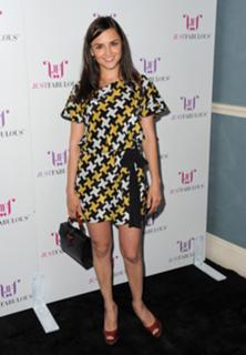 Rachael Leigh Cook feet photo thumbnail