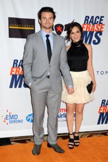 Rachael Leigh Cook feet photo thumbnail