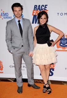 Rachael Leigh Cook feet photo thumbnail