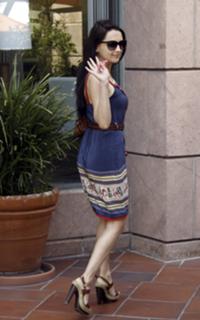 Rachael Leigh Cook feet photo thumbnail