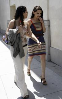 Rachael Leigh Cook feet photo thumbnail