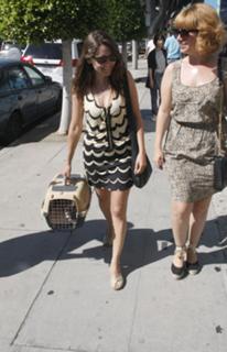 Rachael Leigh Cook feet photo thumbnail