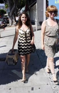 Rachael Leigh Cook feet photo thumbnail