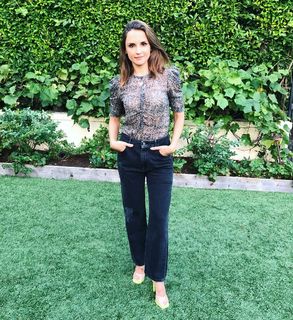 Rachael Leigh Cook feet photo thumbnail