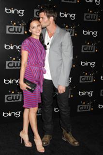 Rachael Leigh Cook feet photo thumbnail