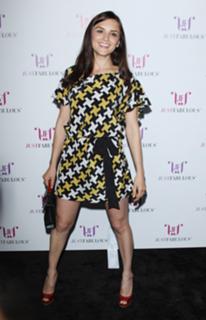 Rachael Leigh Cook feet photo thumbnail