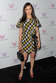 Rachael Leigh Cook feet photo thumbnail