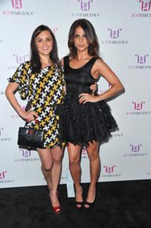 Rachael Leigh Cook feet photo thumbnail