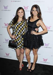 Rachael Leigh Cook feet photo thumbnail