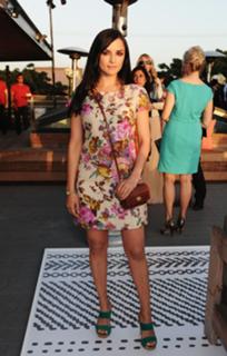 Rachael Leigh Cook feet photo thumbnail