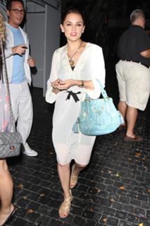 Rachael Leigh Cook feet photo thumbnail
