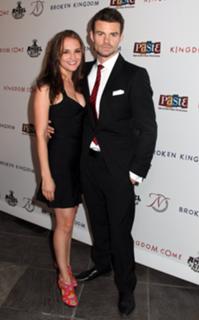 Rachael Leigh Cook feet photo thumbnail