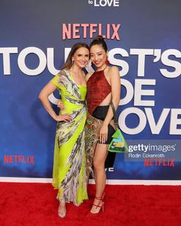 Rachael Leigh Cook feet photo thumbnail
