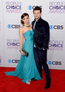 Rachael Leigh Cook feet photo thumbnail