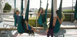 Rachael Leigh Cook feet photo 20
