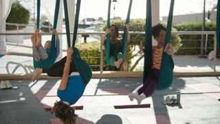 Rachael Leigh Cook feet photo 17