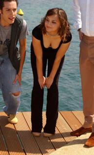 Rachael Leigh Cook feet photo thumbnail