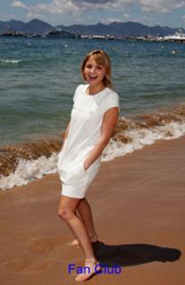 Rachael Leigh Cook feet photo thumbnail