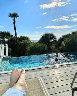 Rachael MacFarlane feet photo 2