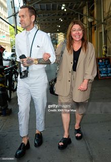 Rachael Ray feet photo thumbnail