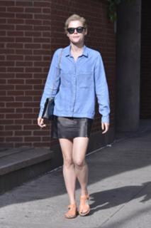 Rachael Taylor feet photo thumbnail