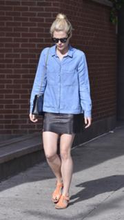 Rachael Taylor feet photo thumbnail