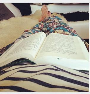Rachael Taylor feet photo thumbnail