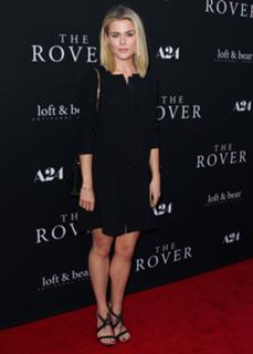 Rachael Taylor feet photo thumbnail