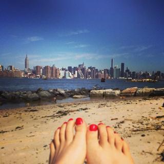 Rachael Taylor feet photo thumbnail